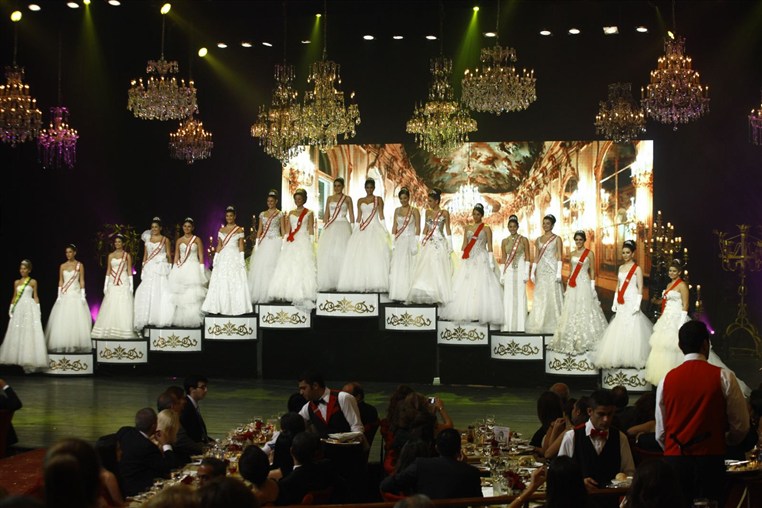 Bal des Debutantes 2012 